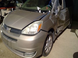 2005 TOYOTA SIENNA, XLE, 3.3L, AT, FWD.  Z25985